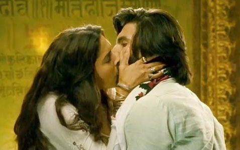 Ranbeer deepika kissing scene in Raamleela